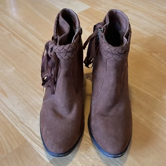 Cute brown suede boots - Picture 3 of 8